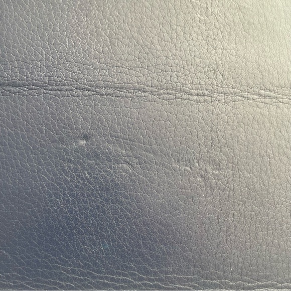 Tory Burch leather ipad case (fits 2,3 and 4) - Picture 4 of 11